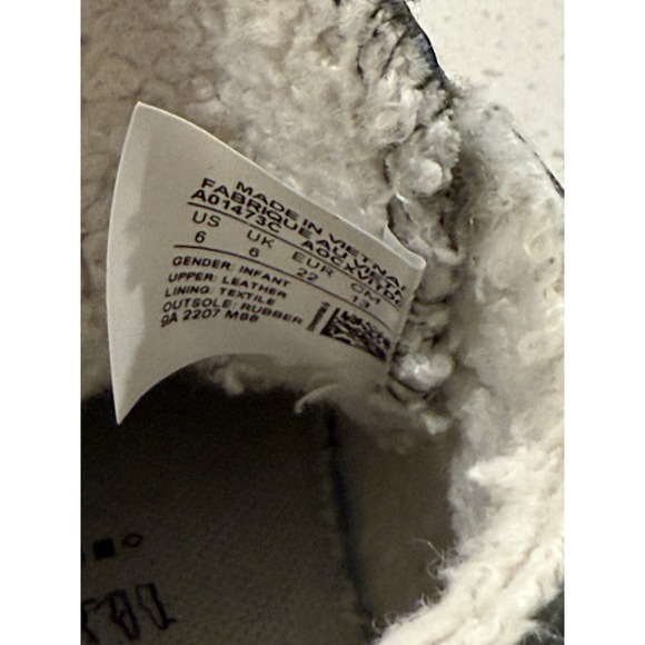 CONVERSE Chuck Taylor Faux Fur Lined Gray Hi Top Sneakers Toddler Size 6 - Picture 6 of 14